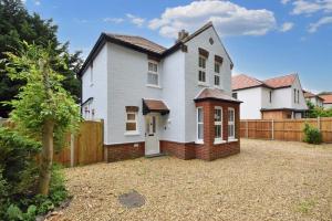 Earlham House Detached 3 bedroom with ample private parking