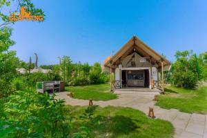 T-Rex Glamping, Dubai Parks and Resorts