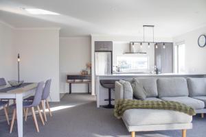 Sunny, Modern 3-Bedroom Home in Richmond, Nelson