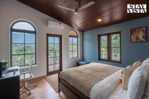 StayVista at Sreelakam with Bonfire, Pool