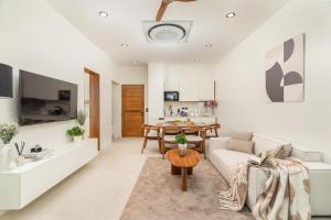 Staylar Pool Villas - Bangtao