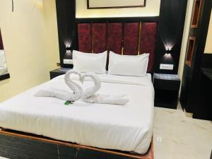 Sky Suites By Glitz Hotels Nr Internatinational Airport Mumbai