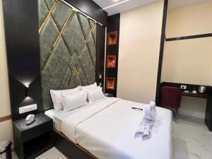 Sky Suites By Glitz Hotels Nr Internatinational Airport Mumbai