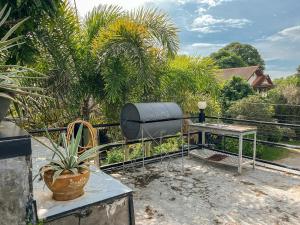 BaanMee Phuket near Chalong Pier