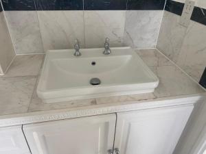 2 Bed Apartment in Addlestone Free Parking