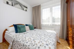 Spacious Apartment Close to Warsaw for 5 people by Noclegi Renters