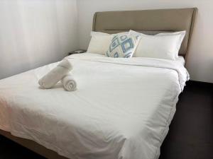 TheBess Hotel Tokyo is located adjacent to Singapore and offers a sea viewIt is a family business smart room with the sea view of Princess Bay富力公主湾