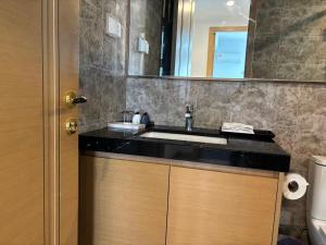 TheBess Hotel Tokyo is located adjacent to Singapore and offers a sea viewIt is a family business smart room with the sea view of Princess Bay富力公主湾