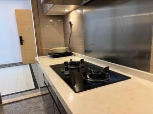 TheBess Hotel Tokyo is located adjacent to Singapore and offers a sea viewIt is a family business smart room with the sea view of Princess Bay富力公主湾