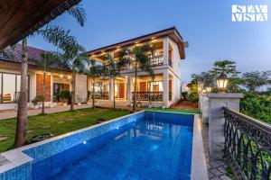 StayVista at Bella Villa with Bathtub, Pool, WiFi