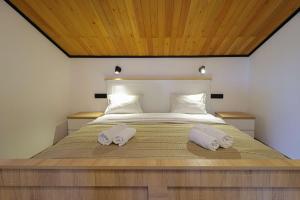 2BR Apt w terrace & stunning views