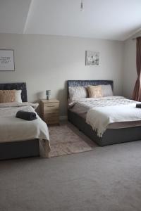 Luxe Entire 3 Bed Home - LHR 15 mins - London City 35 mins