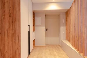 Colorful Apartments L