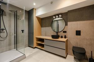 Colorful Apartments L