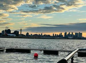 Riverside Homestay for London EXCEL, London City Airport, O2 & easy Access to Central London