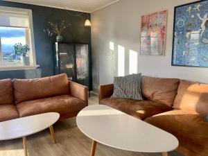 Two Connected Apartments 300 sqm - 6 Bedrooms - Ubytování bez kategorie ve městě Tórshavn