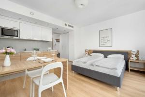 Air Conditioned Studios in Wrocław Center with Parking by Noclegi Renters