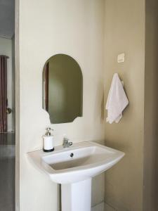 Room 1 at Villa Restu 5, King Room, Private Bath