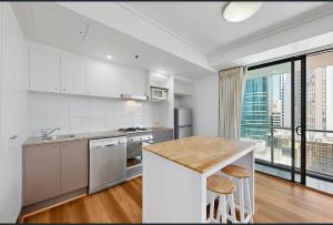 Centre CBD - Pool Spa Gym - Water View - Sleep 4