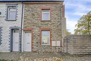 3Bedroom Home Near Cardiff Central with Garden