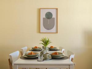 2-Zimmer City Apartment Berlin Mitte 50m2 - U-Bahn Leopoldplatz by Rooms Berlin