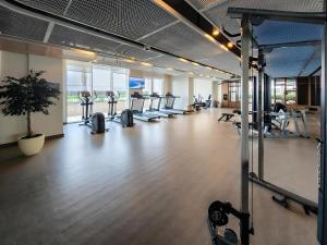 Luxury 2BR Beach Isle With Palm Views and Beach Access