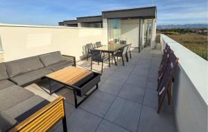 Cozy Home In Privlaka With Wifi