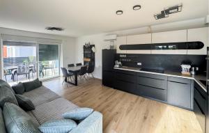 Cozy Home In Privlaka With Wifi 