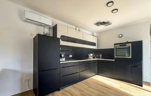 Cozy Home In Privlaka With Wifi 
