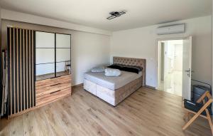 Cozy Home In Privlaka With Wifi 