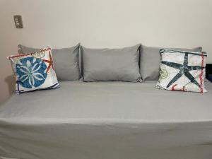 Casa em condomínio a poucos passos da praia