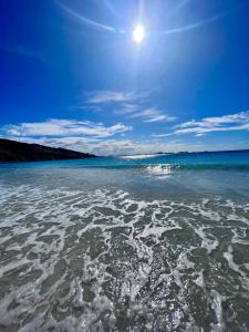 Apartamento aconchegante vista mar e piscina em cond de Arraial do Cabo