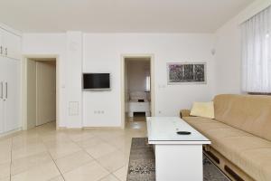 Apartments Medulin 396