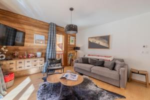 3 Sophie - B103 - Snow and Trek - Morzine