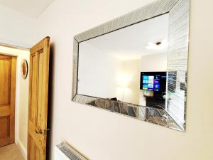 Peak District Cottage Sleeps 6 and has Projectors in each room
