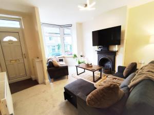 Peak District Cottage Sleeps 6 and has Projectors in each room