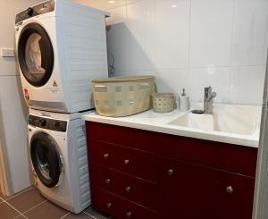 Scarborough Stays - Sleeps 8 by the Beachside