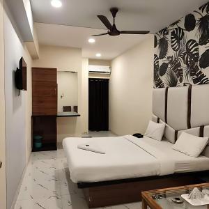 Glitz Hotels New Pacific - Nr International Airport Mumbai