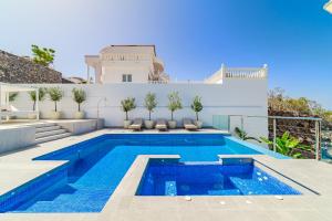 Casa Roque del Mar Private Villa with Heated Saltwater Pool, Jacuzzi & Ocean Views