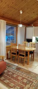 Levi Chalet de Cherry