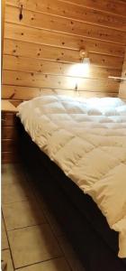 Levi Chalet de Cherry