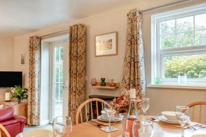 2 Bed in Broad Haven oc-h33632