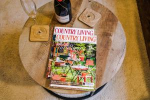 Beautiful Cozy Cottage in Sandbach by 53 Degrees Property, Sleeps 4 with FREE Parking