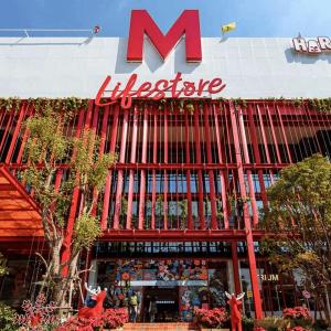 1163 Monthly Condo Skytrain Minutes away Full Kitchen and Bath! 30bkk