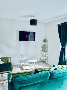 Dover Ferry Apartments x 2 Sleeps 10 with parking and castle views