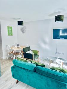 Dover Ferry Apartments x 2 Sleeps 10 with parking and castle views