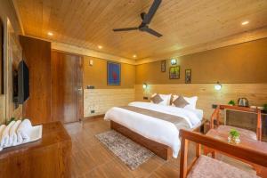 Boutique Hotels & 3 Bed Rooms Villas I Vacations I Conference I MICE I Family Events I Open Air Terrace I Sky Bonfire I Charvi Retreat by Exotic Stays