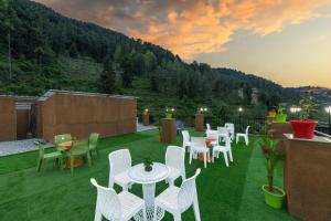 Boutique Hotels & 3 Bed Rooms Villas I Vacations I Conference I MICE I Family Events I Open Air Terrace I Sky Bonfire I Charvi Retreat by Exotic Stays