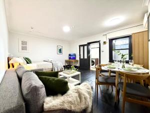 Sydney spacious self-contained studio near Sydney CBD Hotel room