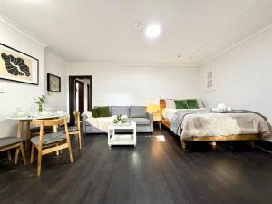 Sydney spacious self-contained studio near Sydney CBD Hotel suite